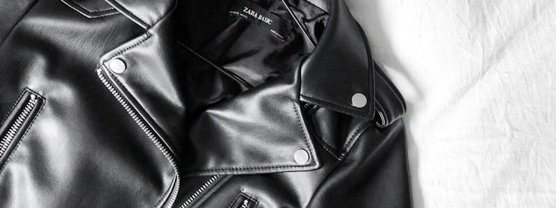 潮牌运动服套装，采用透气速干面料，适合多种运动场景